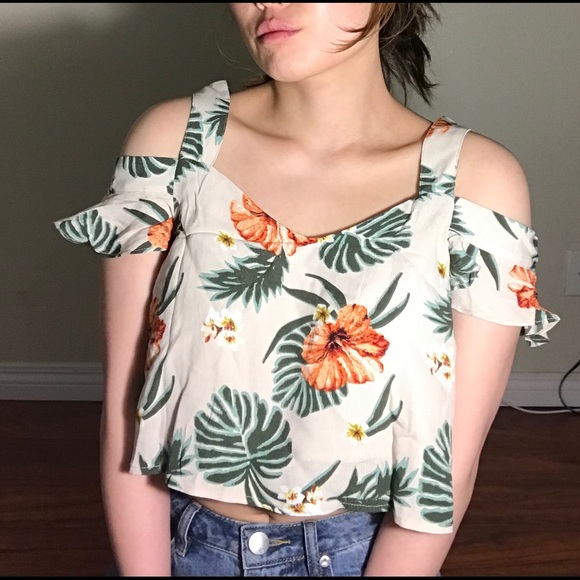 off Shoulder top ❤️ - Picture 1 of 3